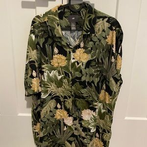 H&M short sleeve button up shirt
